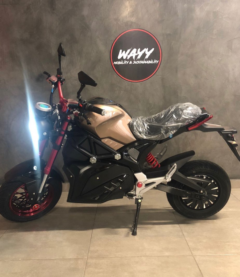 Monster M1 - Vista lateral