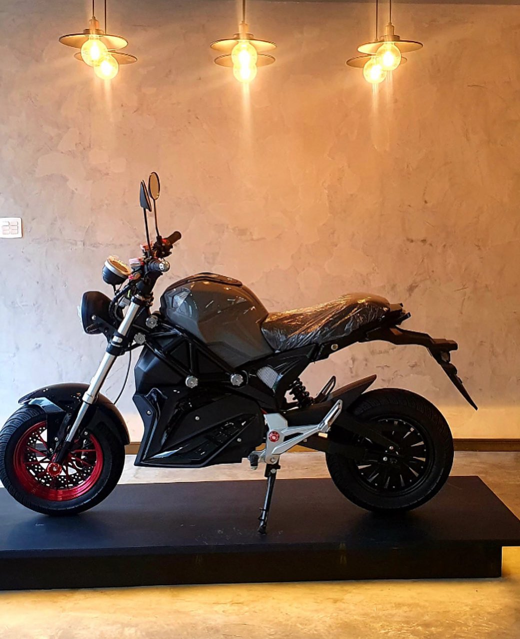 Monster M1 - Detalhes